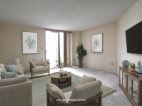 2234 Harmon Cove Tower, Secaucus NJ 07094