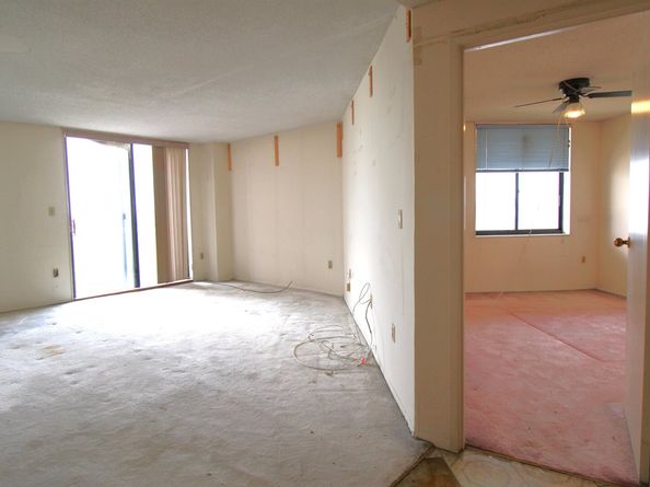 2234 Harmon Cove Tower, Secaucus NJ 07094