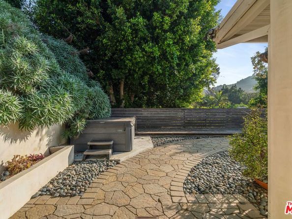 2016 Coldwater Canyon Drive, Beverly Hills CA 90210