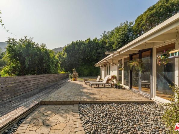 2016 Coldwater Canyon Drive, Beverly Hills CA 90210