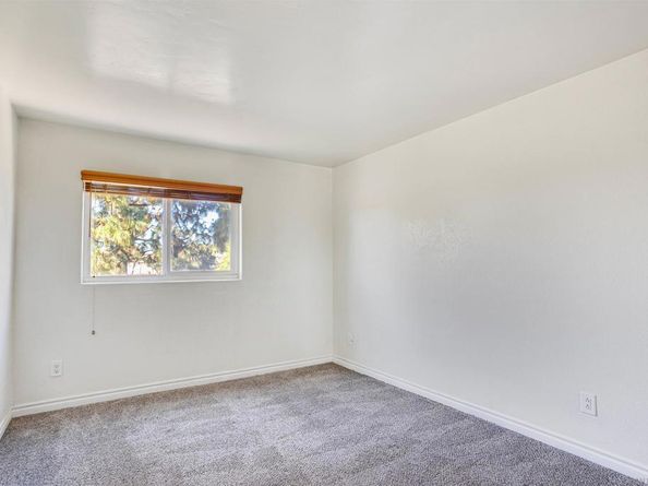 5009 Los Morros 18, Oceanside CA 92057