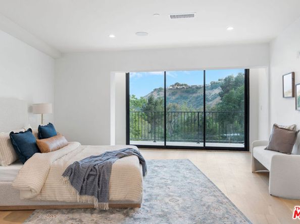 2256 Nichols Canyon Road, Los Angeles CA 90046