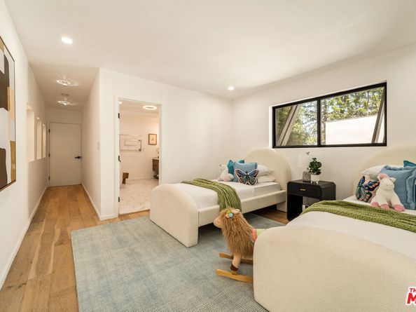 11587 Sunshine Terrace, Studio City CA 91604