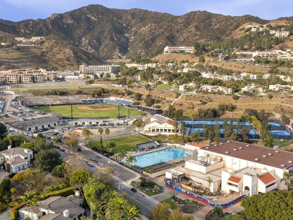 3516 Malibu Country Drive, Malibu CA 90265