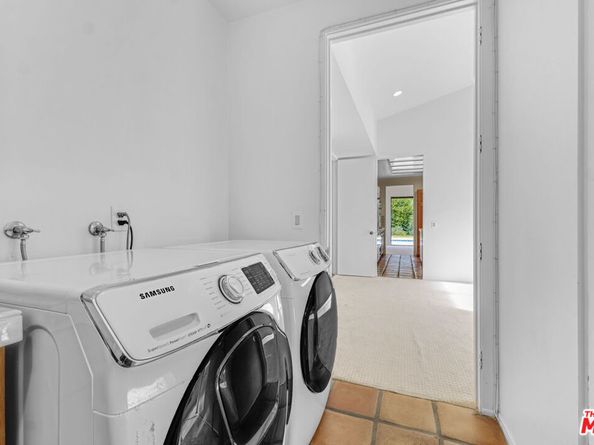 3516 Malibu Country Drive, Malibu CA 90265