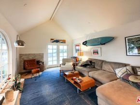 1943 19th Street, Santa Monica CA 90404