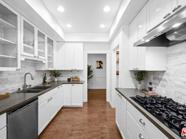11928 Kiowa Avenue 109, Los Angeles CA 90049