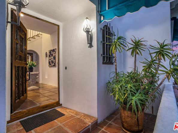 7825 Hillside Avenue, Los Angeles CA 90046