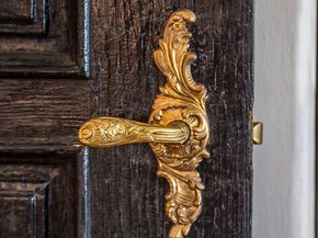 7825 Hillside Avenue, Los Angeles CA 90046