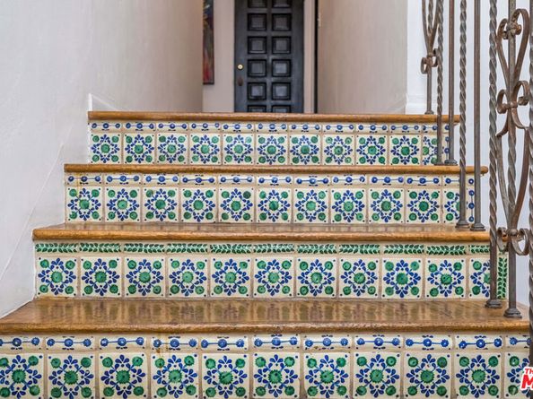 7825 Hillside Avenue, Los Angeles CA 90046