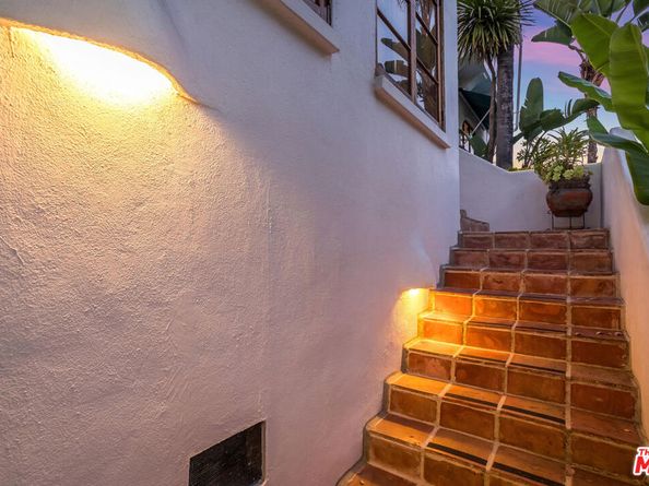 7825 Hillside Avenue, Los Angeles CA 90046