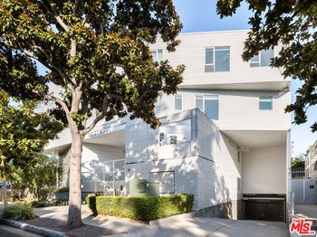 1030 N Kings Road