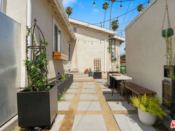 4009 3rd Avenue, Los Angeles CA 90008
