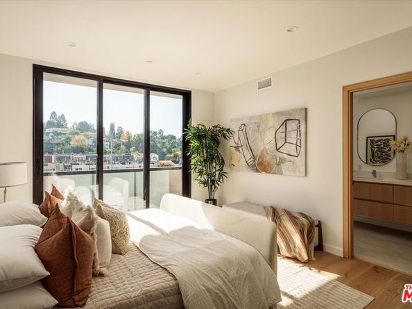 2824 1/2 Avenel Street, Los Angeles CA 90039