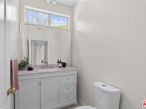 1524 Franklin Street E, Santa Monica CA 90404