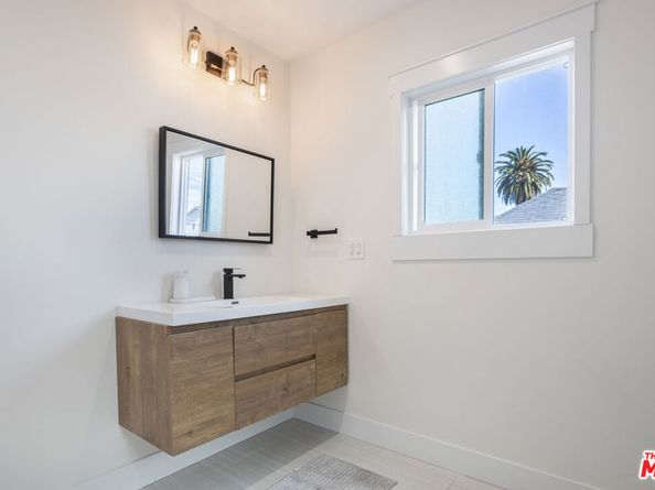 1438 W 30th Street, Los Angeles CA 90007