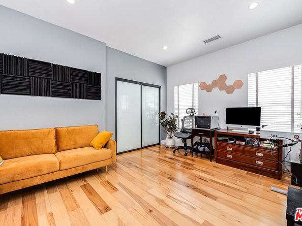 1033 N Pass Avenue, Burbank CA 91505
