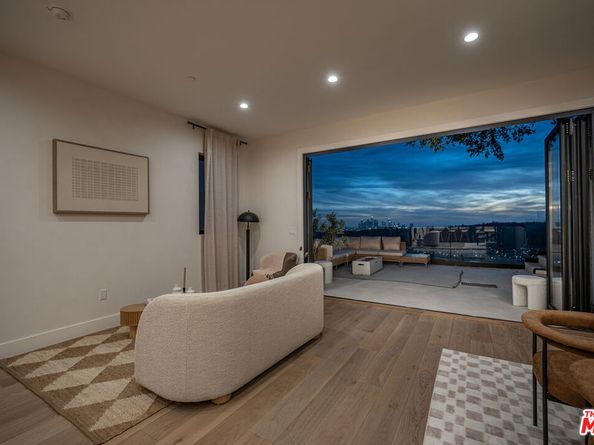 812 W Avenue 37, Los Angeles CA 90065