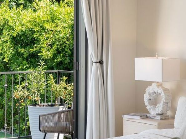 100 S La Jolla Avenue, Los Angeles CA 90048