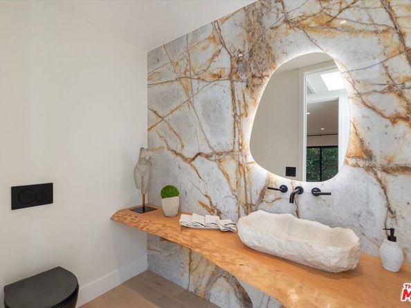 100 S La Jolla Avenue, Los Angeles CA 90048