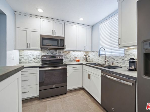 8530 Holloway Drive 215, West Hollywood CA 90069