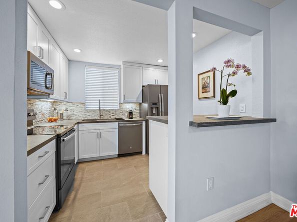 8530 Holloway Drive 215, West Hollywood CA 90069