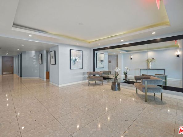 8530 Holloway Drive 215, West Hollywood CA 90069