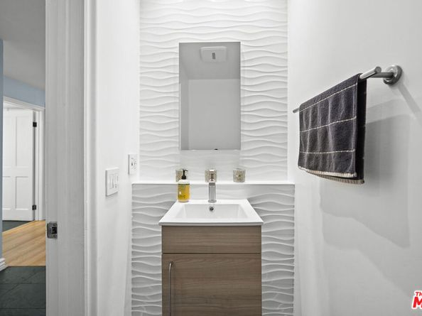 8530 Holloway Drive 215, West Hollywood CA 90069