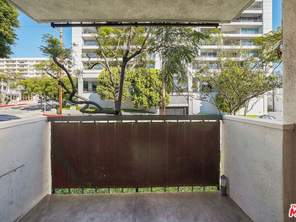 8530 Holloway Drive 215, West Hollywood CA 90069