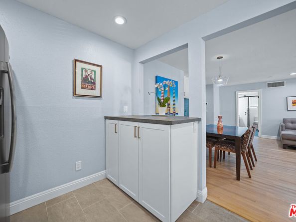 8530 Holloway Drive 215, West Hollywood CA 90069