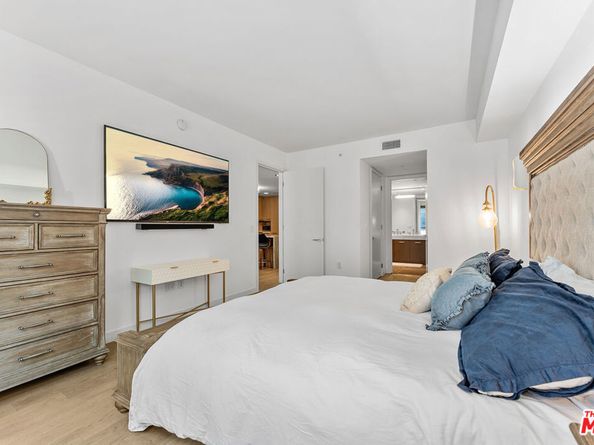 1755 Ocean Avenue 203, Santa Monica CA 91401