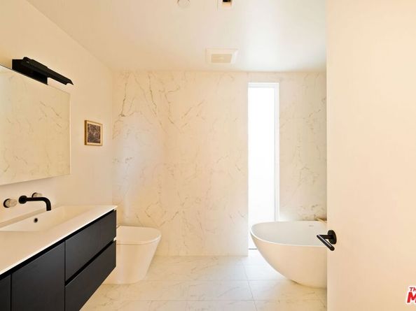 1900 Penmar Avenue, Venice CA 90291