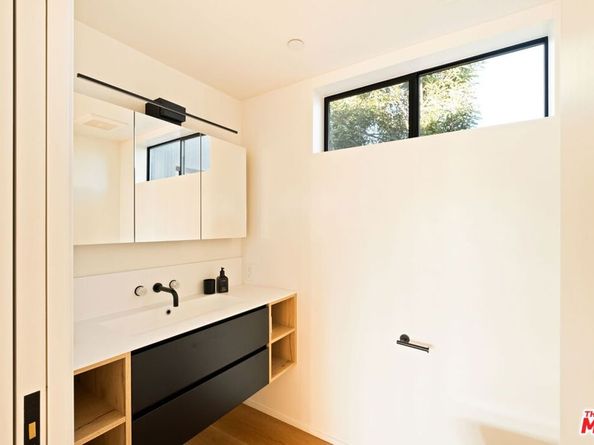 1900 Penmar Avenue, Venice CA 90291