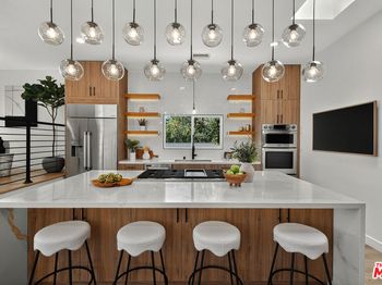 2603 Crestmoore Place