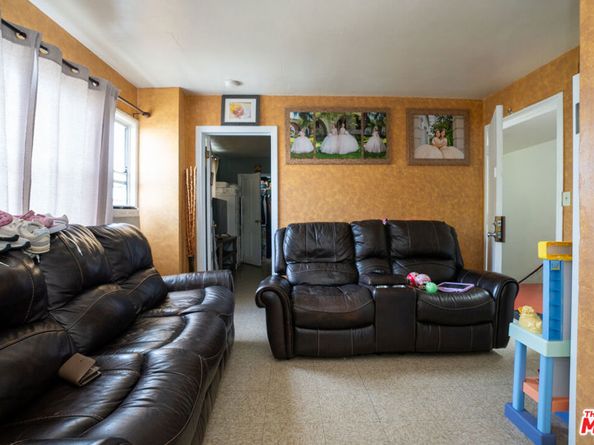 1047 E 33rd Street, Los Angeles CA 90011