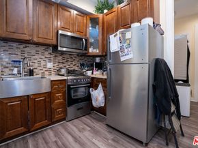 1047 E 33rd Street, Los Angeles CA 90011