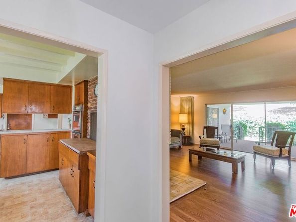 960 Crestview Drive, Pasadena CA 91107