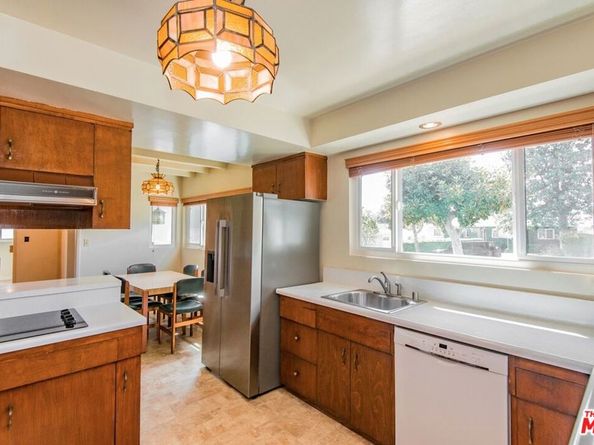960 Crestview Drive, Pasadena CA 91107