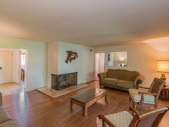 960 Crestview Drive, Pasadena CA 91107