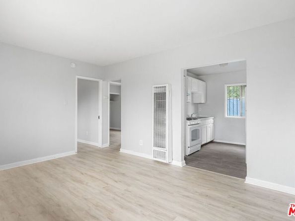 9823 S Main Street, Los Angeles CA 90003