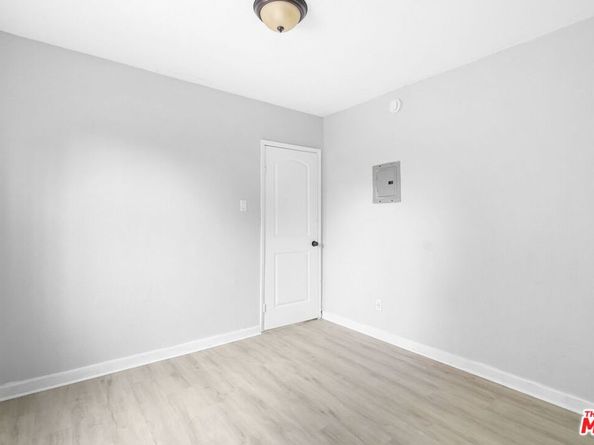 9823 S Main Street, Los Angeles CA 90003