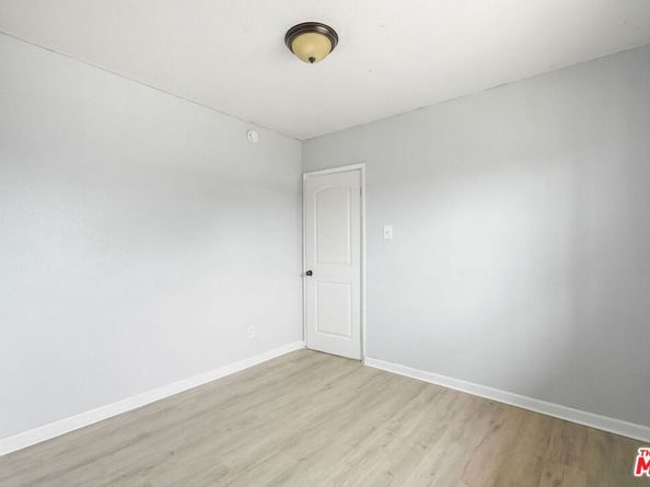 9823 S Main Street, Los Angeles CA 90003