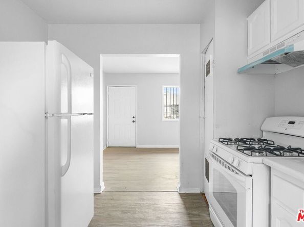 9823 S Main Street, Los Angeles CA 90003