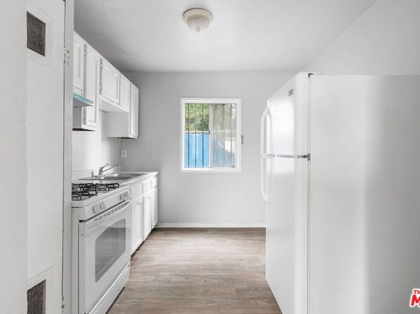 9823 S Main Street, Los Angeles CA 90003