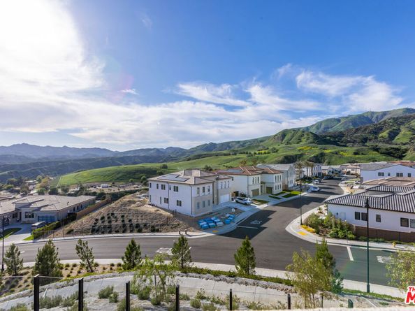 20668 W Hummingbird Court, Porter Ranch CA 91326
