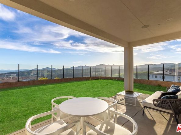 20668 W Hummingbird Court, Porter Ranch CA 91326
