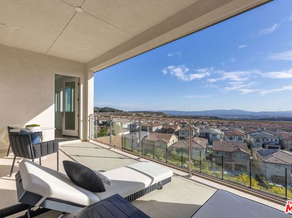 20668 W Hummingbird Court, Porter Ranch CA 91326