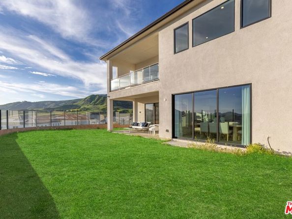 20668 W Hummingbird Court, Porter Ranch CA 91326