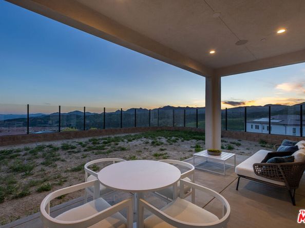 20668 W Hummingbird Court, Porter Ranch CA 91326