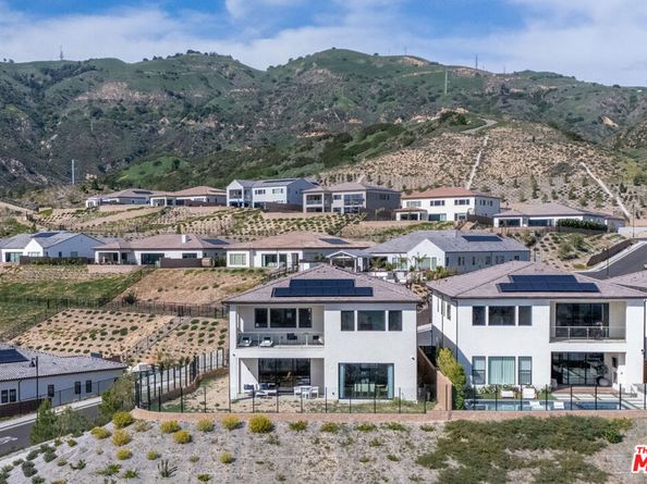 20668 W Hummingbird Court, Porter Ranch CA 91326